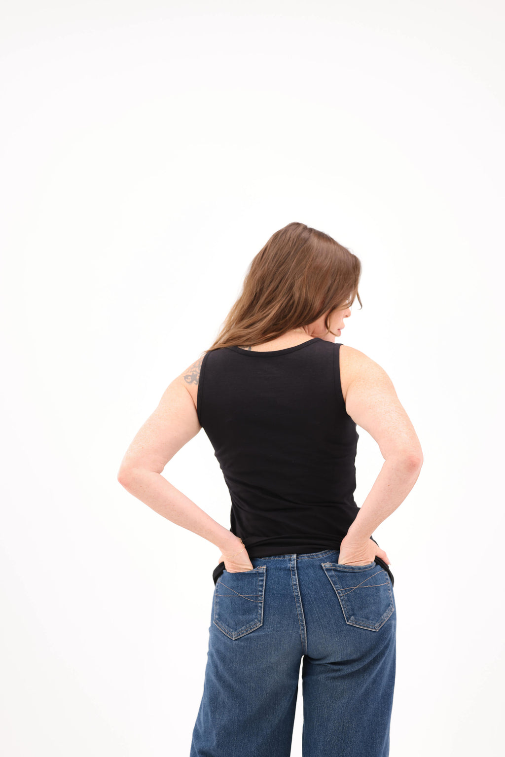 قمصان نسائية بدون أكمام