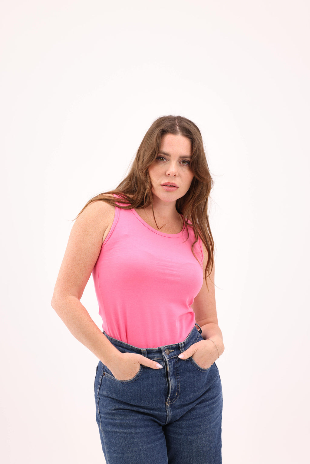 قمصان نسائية بدون أكمام